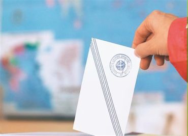 22 τουλάχιστον κόμματα διεκδικούν την ψήφο μας !!